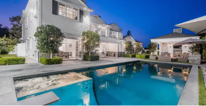Pools Adelaide Fibreglass’ Why Fibreglass Pools Are the Smart Choice for Adelaide Homeowners Seeking Low-Maintenance Luxury